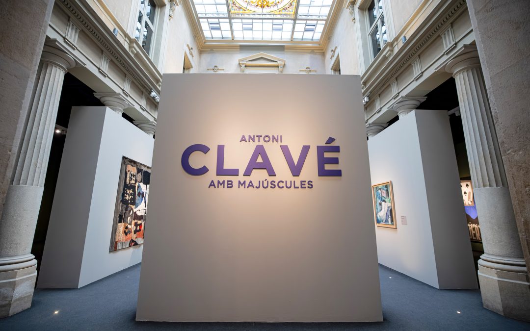 ANTONI CLAVÉ EN MAJUSCULES À BARCELONE